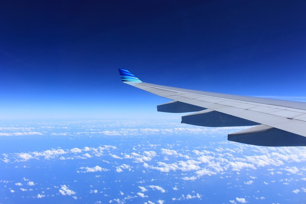 飛行機から見える青空